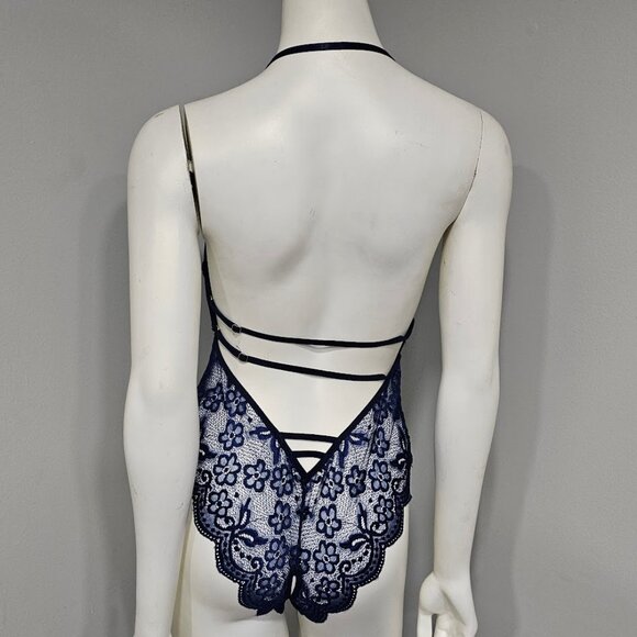 Floral Lace Scallop Crotchless Teddy - Picture 6 of 7